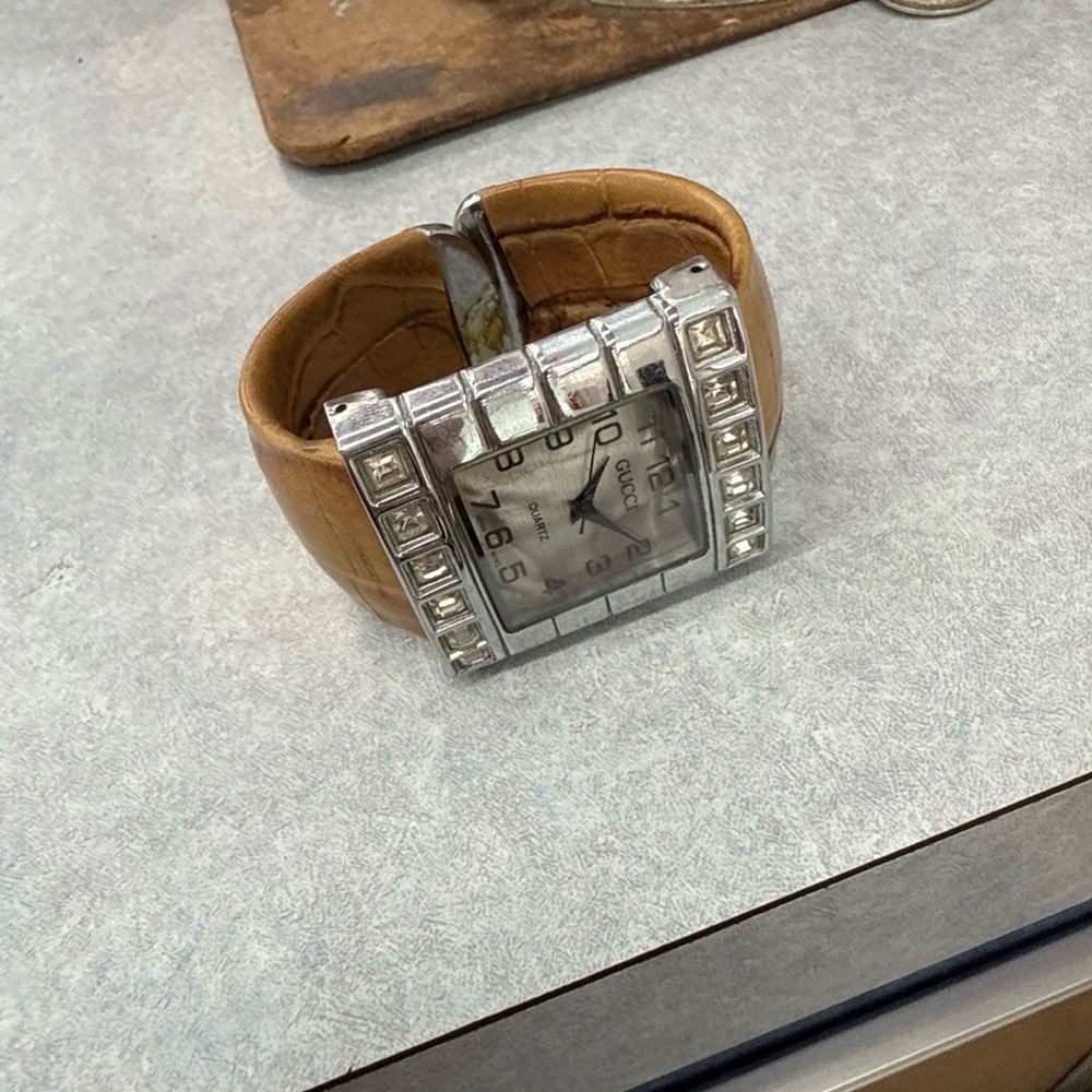 Gucci Silver and Tan Women's Watch - NOT WORKING. Manufacturer marks Davinci